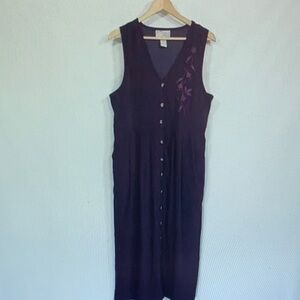 Chic Sleeveless Maxi Dress with Embroidered Detail